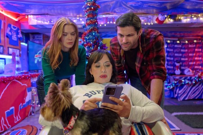 holiday-touchdown-cast